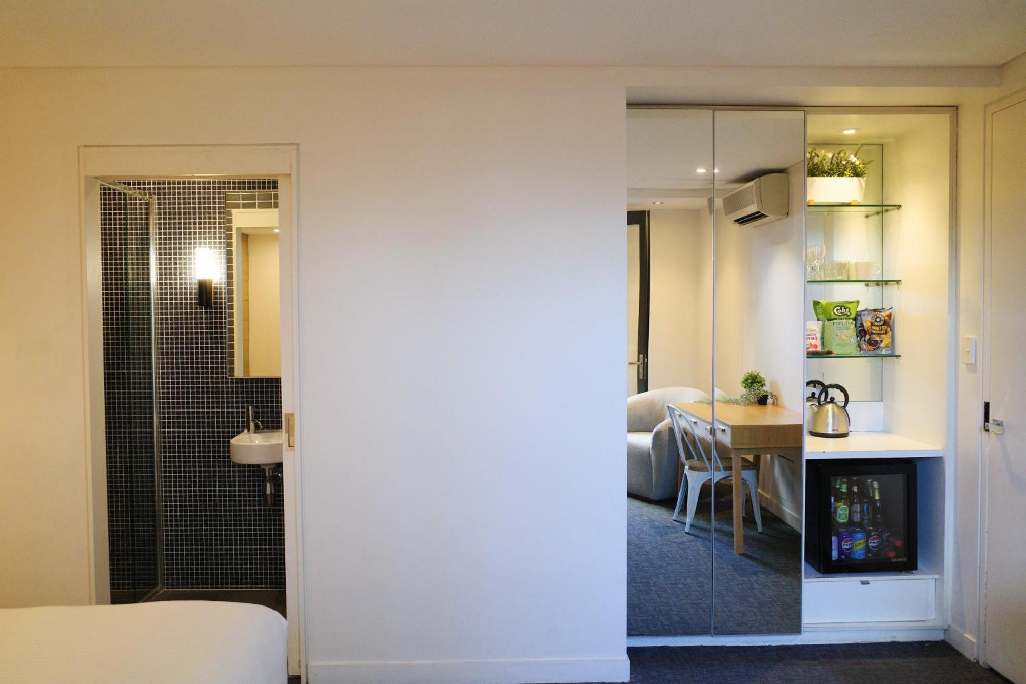 Crown Hotel Surry Hills Sydney Exteriör bild